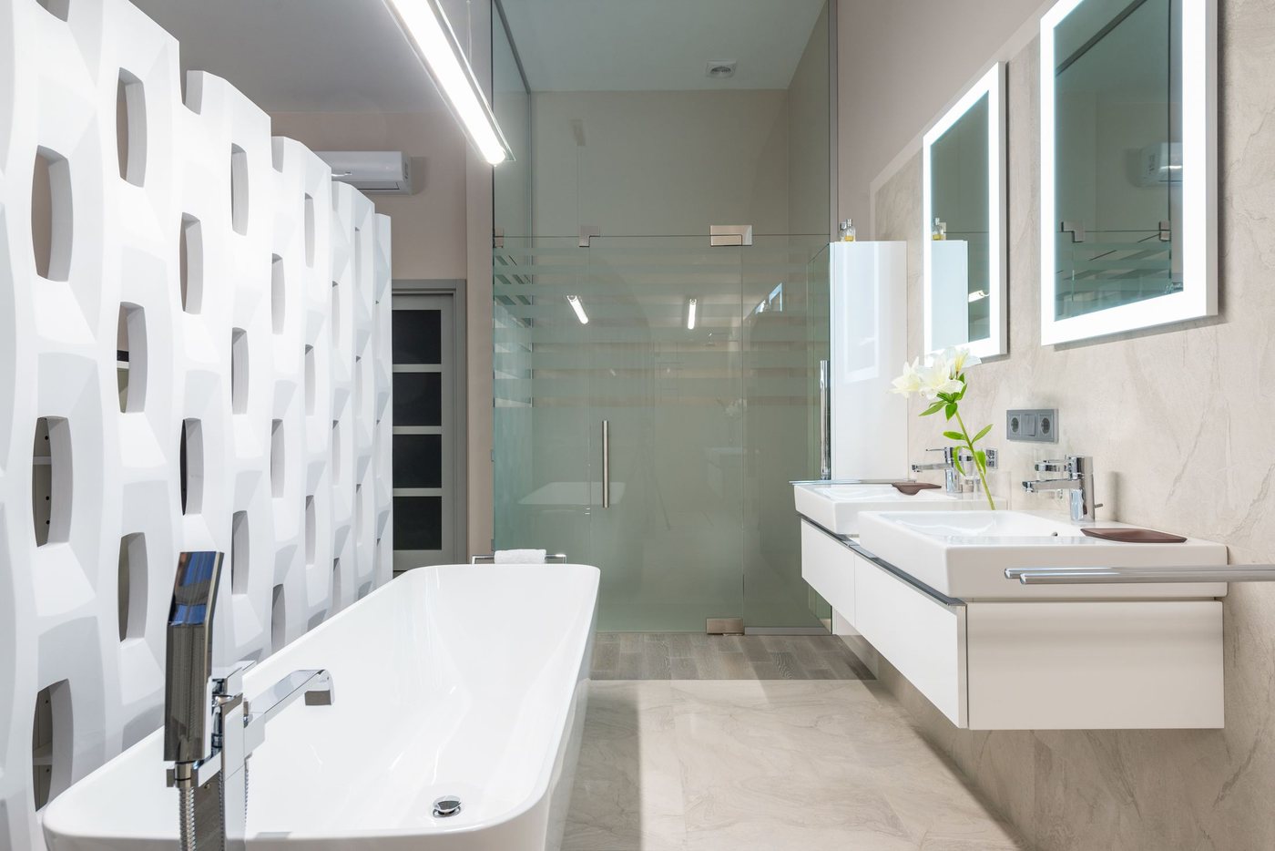 A bathroom where nobody blames the tiler